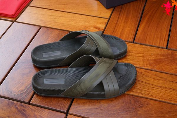 luxurys men slippers designer rubber slides sandal mens designers flat fashion shoes beach flip flops flower with box size 39-45 -g417, Black
luxurys men slippers designer rubber slides sandal mens designers flat fashion shoes beach flip flops flower with box size 39-45 -g417, Black