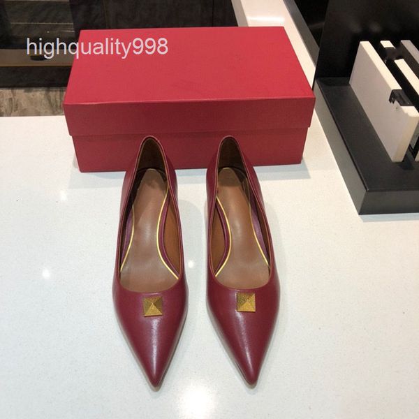 dress shoes high end quality women's shoes autumn leather fashion versatile single pointed metal buckle high heels, Black
dress shoes high end quality women's shoes autumn leather fashion versatile single pointed metal buckle high heels, Black
