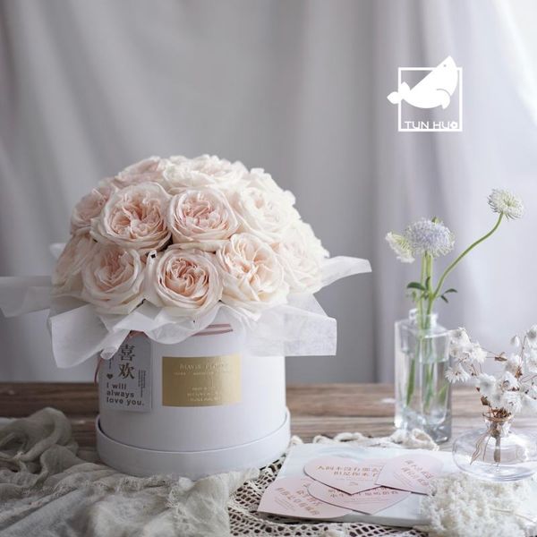 round hug bucket flower box 1pcs high-end pure white wedding valentine's day confession birthday gift packaging wrap
round hug bucket flower box 1pcs high-end pure white wedding valentine's day confession birthday gift packaging wrap