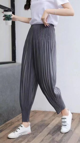 women's pants & capris woman loose pleated solid slim high elastic small feet wild simple casual style 2021 summer fashion zl602, Black;white
women's pants & capris woman loose pleated solid slim high elastic small feet wild simple casual style 2021 summer fashion zl602, Black;white