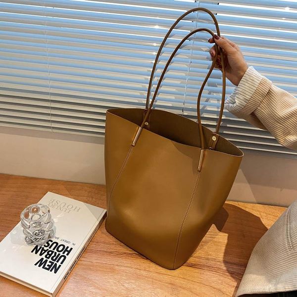evening bags 2021large capacity women handbags latest fashion all-match shoulder easy matching female handle bag
evening bags 2021large capacity women handbags latest fashion all-match shoulder easy matching female handle bag
