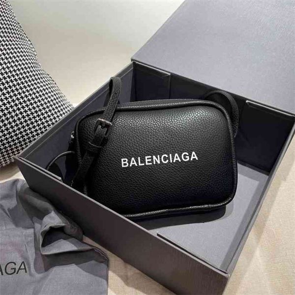 factory 21 european and american style black white pu printed letter trend messenger bag single shoulder locomotive luxuryss designerss yw
factory 21 european and american style black white pu printed letter trend messenger bag single shoulder locomotive luxuryss designerss yw