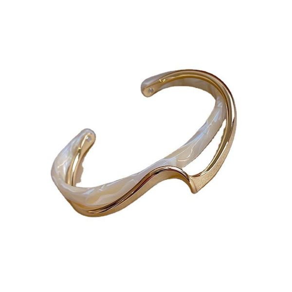 fashion women's twisted design cuff bangle by white shell & alloy 
fashion women's twisted design cuff bangle by white shell & alloy