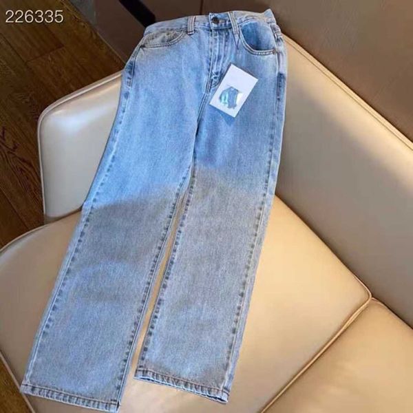 2021 xiaoxiang denim light color trousers back bag painted high waist blue straight pants jeans shenzhen nanyou
2021 xiaoxiang denim light color trousers back bag painted high waist blue straight pants jeans shenzhen nanyou