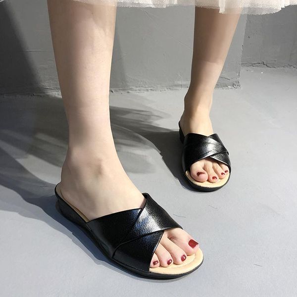 slippers 2021 summer soft bottom large size leather non-slip comfortable woman cool mother 36- 42, Black
slippers 2021 summer soft bottom large size leather non-slip comfortable woman cool mother 36- 42, Black