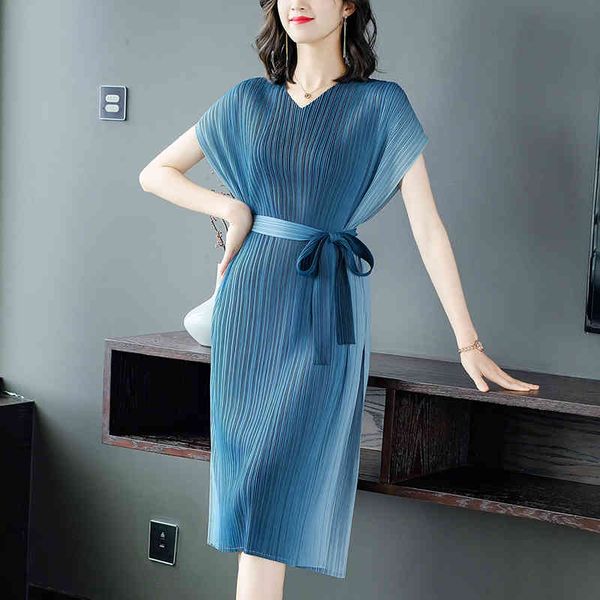 casual dresses women elegant miyak pleated high waist v-neck midi dress summer plus size short sleeve gradient loose r1e0, Black;gray
casual dresses women elegant miyak pleated high waist v-neck midi dress summer plus size short sleeve gradient loose r1e0, Black;gray