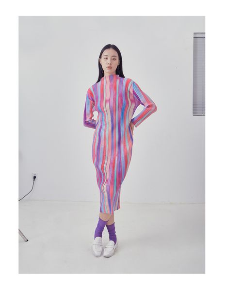 s miyake fold neck support double rainbow colour long dress stock, Black;gray
s miyake fold neck support double rainbow colour long dress stock, Black;gray