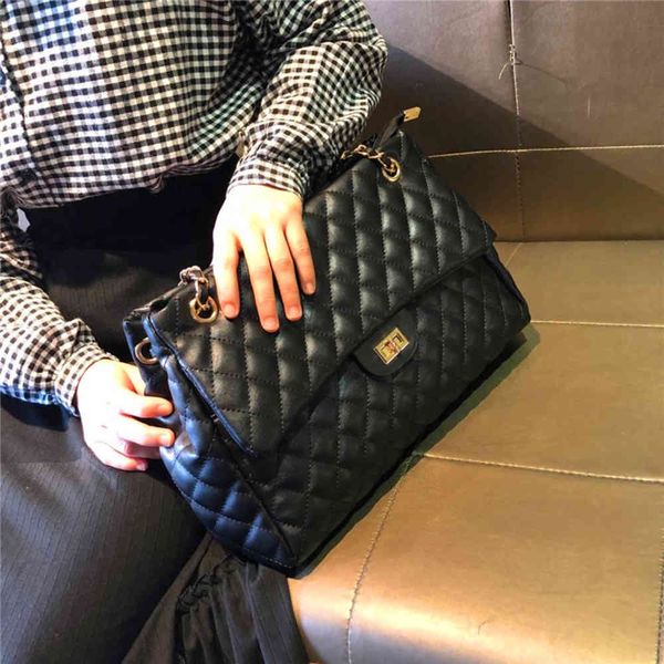 guangzhou po brand genuine leather women's bag classic versatile small xiangfeng sheepskin lingge chain
guangzhou po brand genuine leather women's bag classic versatile small xiangfeng sheepskin lingge chain