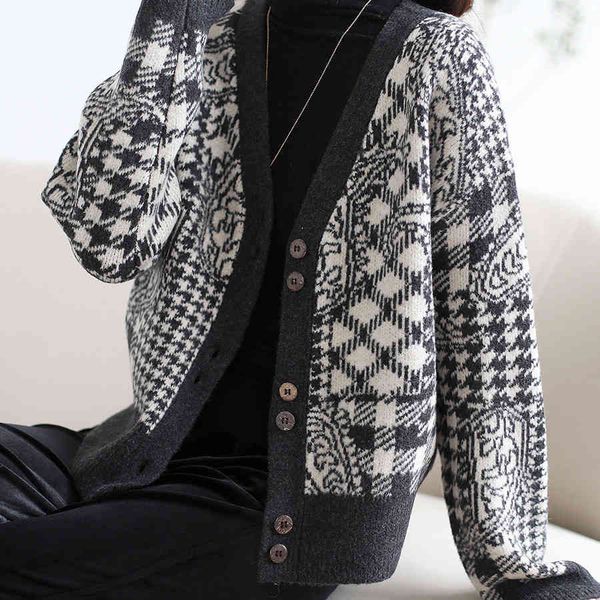 women's sweaters female retro cardigan y2k, brown female knitted jacket with korean design, autumn fashion and winter 2lpc, White;black
women's sweaters female retro cardigan y2k, brown female knitted jacket with korean design, autumn fashion and winter 2lpc, White;black