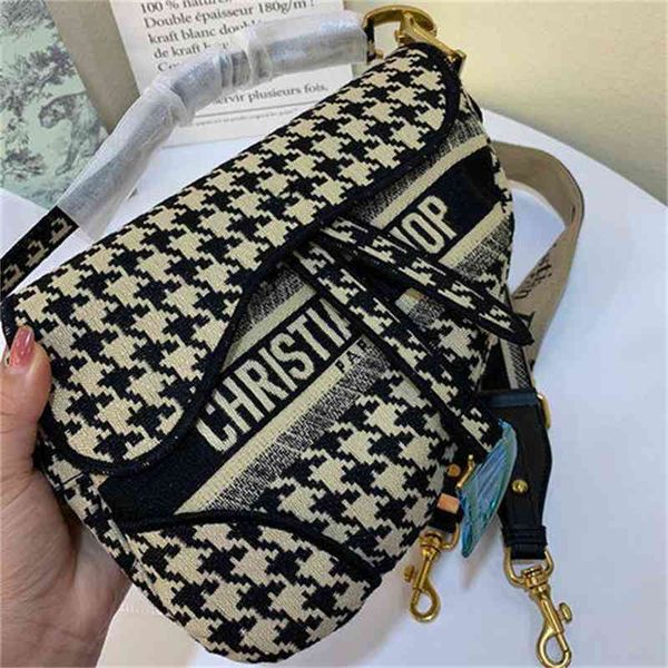 christian saddle bag canvas old flower wide shoulder belt embroidery women's bag net red star same style messenger handbag wallet ysj
christian saddle bag canvas old flower wide shoulder belt embroidery women's bag net red star same style messenger handbag wallet ysj