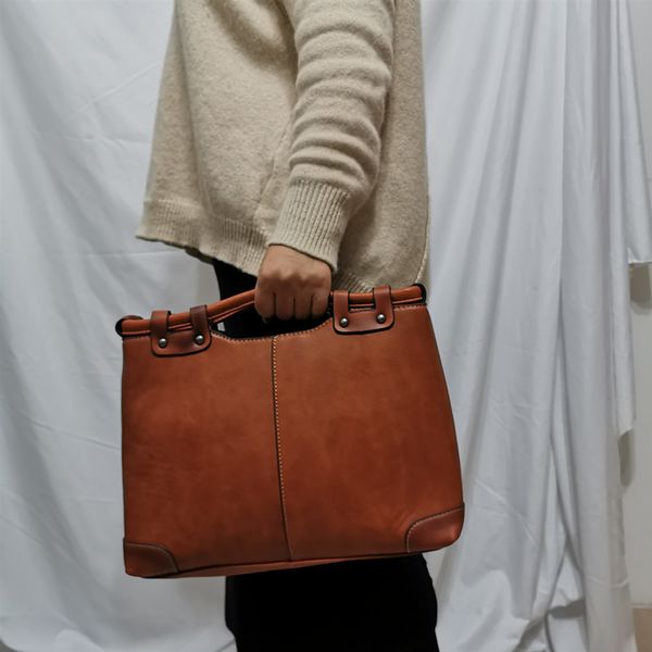 vintage leather women's handbag large-capacity brown black tote bag luxurious design women's casual handbag shoulder bags
vintage leather women's handbag large-capacity brown black tote bag luxurious design women's casual handbag shoulder bags