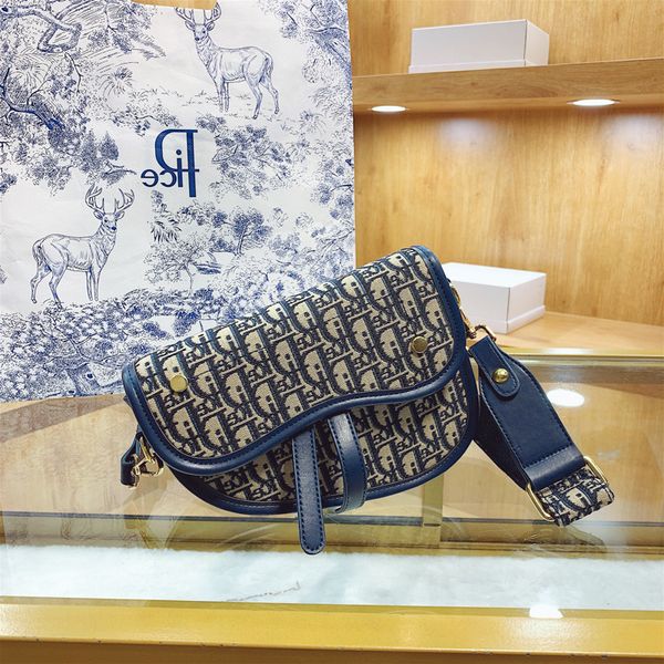 d family canvas design bag women's 2022 new messenger single shoulder portable broadband trendy medieval saddle 
d family canvas design bag women's 2022 new messenger single shoulder portable broadband trendy medieval saddle