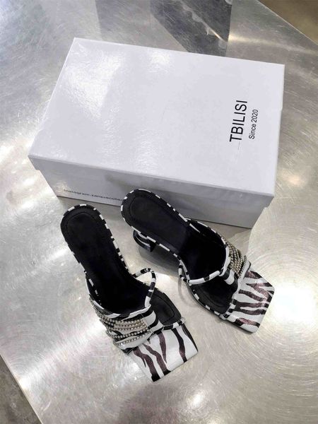 2022 spring and summer high-heeled slippers baotou wear cross strap rhinestone leather square head fish mouth thick heel women sandals, Black
2022 spring and summer high-heeled slippers baotou wear cross strap rhinestone leather square head fish mouth thick heel women sandals, Black