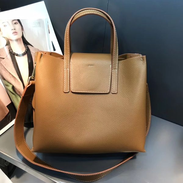 design 2021 new hand temperament simple fashion portable bucket shoulder women's japan and korea cross solid bag jcrb
design 2021 new hand temperament simple fashion portable bucket shoulder women's japan and korea cross solid bag jcrb