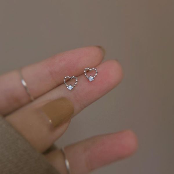 stud binmonray 925 sterling silver hollow out love heart zircon small earrings for women chic ladies aesthetics jewelry, Golden;silver
stud binmonray 925 sterling silver hollow out love heart zircon small earrings for women chic ladies aesthetics jewelry, Golden;silver