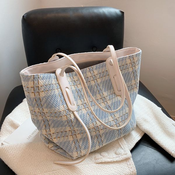 factory wholesale 2021 new single shoulder underarm large capacity foreign style portable tote leisure fashion bag female
factory wholesale 2021 new single shoulder underarm large capacity foreign style portable tote leisure fashion bag female