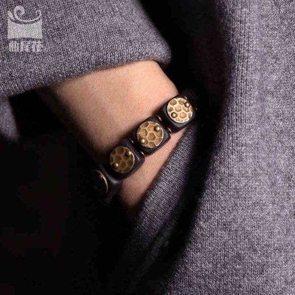 flower design black sandalwood inlaid copper bracelet female punk couple jewelry personalized hand string male, Golden;silver
flower design black sandalwood inlaid copper bracelet female punk couple jewelry personalized hand string male, Golden;silver