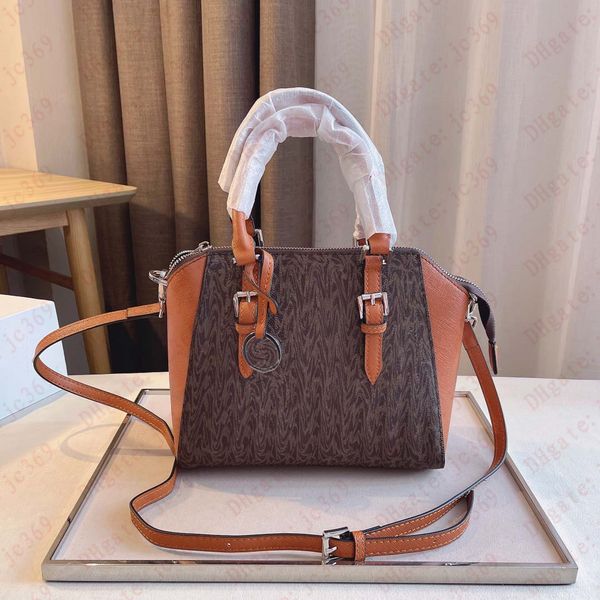women's handbag fashion designer letter bag the most classic elegant large capacity zipper one shoulder messenger purse
women's handbag fashion designer letter bag the most classic elegant large capacity zipper one shoulder messenger purse