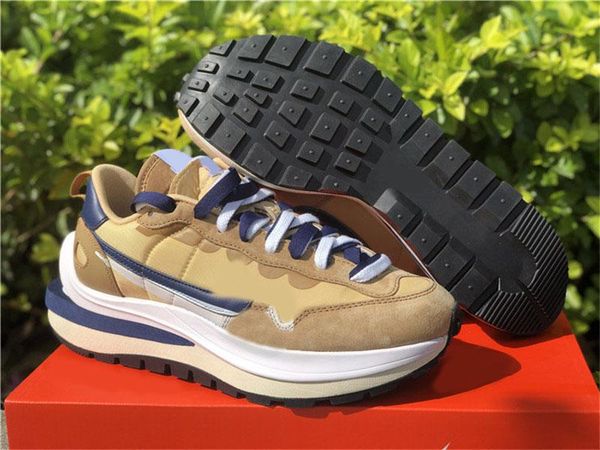 2021 authentic sacai vaporwaffle men sneakers sesame blue void white dark iris campfire orange sports shoes with original box
2021 authentic sacai vaporwaffle men sneakers sesame blue void white dark iris campfire orange sports shoes with original box
