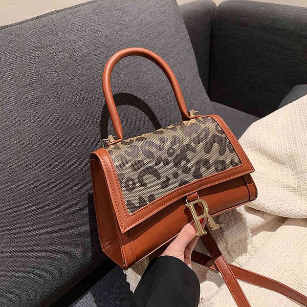2022 factory wholesale new leopard female 0 trendy net red fashion single shoulder messenger bag texture small square bag
2022 factory wholesale new leopard female 0 trendy net red fashion single shoulder messenger bag texture small square bag
