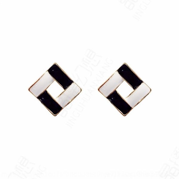 8v9g korean ins black and white creative women's fashion and earrings twisted spiral versatile stud earrings, Golden;silver
8v9g korean ins black and white creative women's fashion and earrings twisted spiral versatile stud earrings, Golden;silver