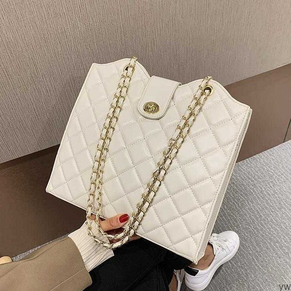 2021 new lattice large tote bag 2021 pu leather women's designer handbag capacity chain shoulder messenger
2021 new lattice large tote bag 2021 pu leather women's designer handbag capacity chain shoulder messenger