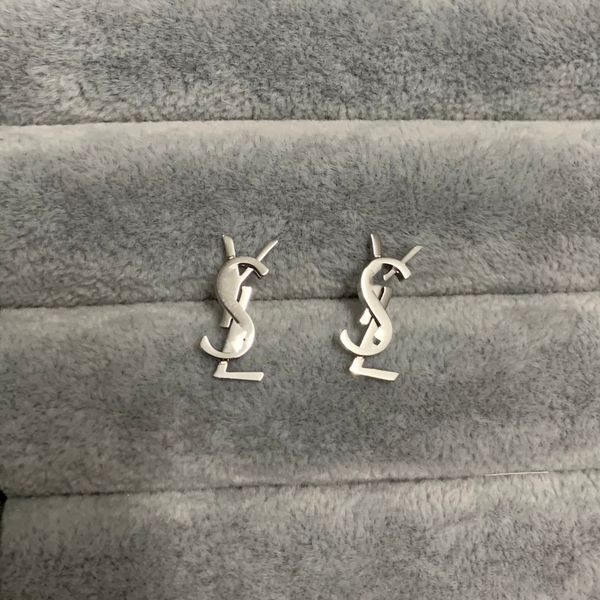 2021 never fade hip hop hollow polished tiny letter stud earrings 18k gold rose silver stainless steel men women boys wedding gift jewelry, Golden;silver
2021 never fade hip hop hollow polished tiny letter stud earrings 18k gold rose silver stainless steel men women boys wedding gift jewelry, Golden;silver