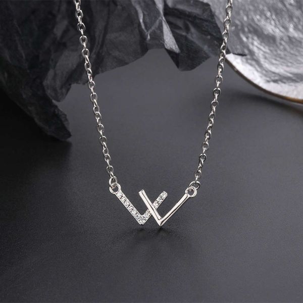 same wang yibo's s999 sterling silver double v necklace style w letter clavicle chain
same wang yibo's s999 sterling silver double v necklace style w letter clavicle chain
