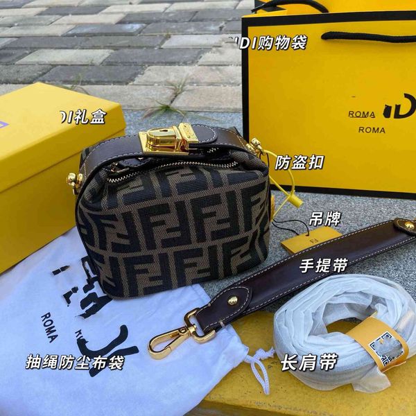 lunch box middle ancient classic flower printed dog walking leisure handbag recommended by red bloggers
lunch box middle ancient classic flower printed dog walking leisure handbag recommended by red bloggers