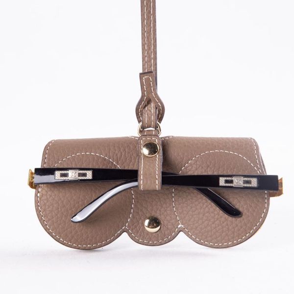 card holders 2021 trade sunglasses storage bag men's and women's portable box head leather glasses protective cover, Brown;gray
card holders 2021 trade sunglasses storage bag men's and women's portable box head leather glasses protective cover, Brown;gray