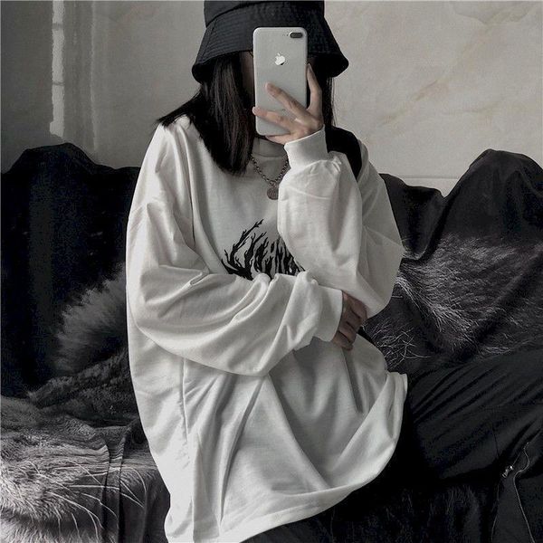 bottoming equipped with autumn korean women t shirt ins retro printing wild loose bf round neck long sleeved white top
bottoming equipped with autumn korean women t shirt ins retro printing wild loose bf round neck long sleeved white top
