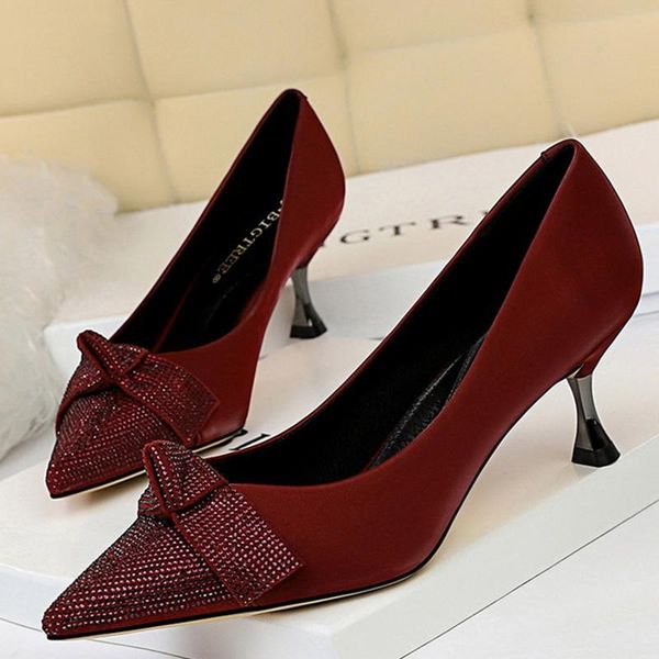 luxury women 5.5cm high heels pumps glitter crystal butterfly knots stain office lady low kitten party shoes dress, Black
luxury women 5.5cm high heels pumps glitter crystal butterfly knots stain office lady low kitten party shoes dress, Black