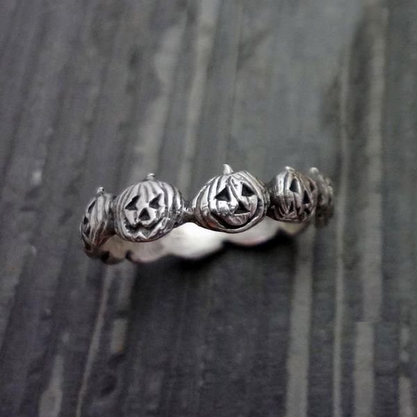 cluster rings gothic retro halloween pumpkin head ring fashion punk silver color jewelry gift creative men women party accessories, Golden;silver
cluster rings gothic retro halloween pumpkin head ring fashion punk silver color jewelry gift creative men women party accessories, Golden;silver