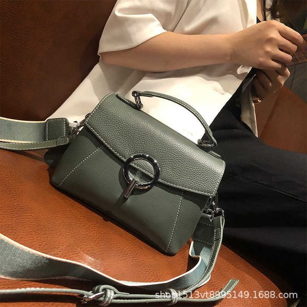 women's bag 2021 new fashion messenger bag fashion foreign style high-grade leather one shoulder handbag
women's bag 2021 new fashion messenger bag fashion foreign style high-grade leather one shoulder handbag