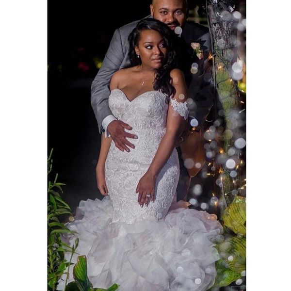 chic mermaid wedding dresses off shoulder lace appliqued bridal gowns layered ruffles marriage robe de mariée, White
chic mermaid wedding dresses off shoulder lace appliqued bridal gowns layered ruffles marriage robe de mariée, White