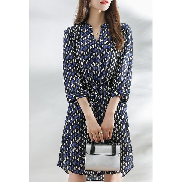 factoryjfy7 2021 new silk with drawcord mulberry v-neck diamond geometric texture printed dress, White;black
factoryjfy7 2021 new silk with drawcord mulberry v-neck diamond geometric texture printed dress, White;black