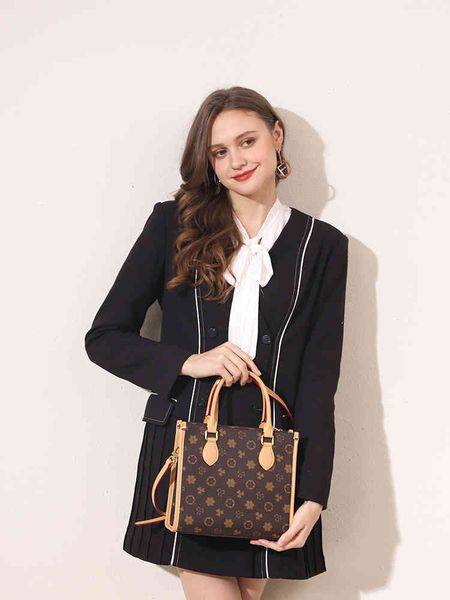 handbag women's 2021 single shoulder diagonal small square bag leisure fashion old flower pvc versatile, Black;red
handbag women's 2021 single shoulder diagonal small square bag leisure fashion old flower pvc versatile, Black;red