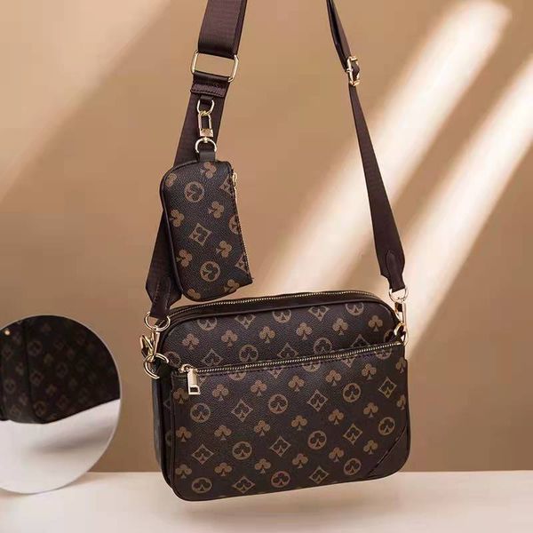 famous brand men's messenger bag new fashion mother and son bags three piece combination small square handbag street brand one shoulder
famous brand men's messenger bag new fashion mother and son bags three piece combination small square handbag street brand one shoulder