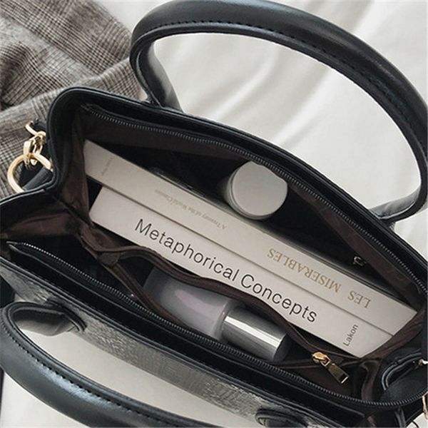 factory wholesale women hand new serpentine portable shoulder large capacity contrast leather messenger fashion crocodile bag
factory wholesale women hand new serpentine portable shoulder large capacity contrast leather messenger fashion crocodile bag
