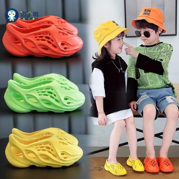slipper children' coconut hole shoes in 2021 summer non-slip autumn sandalias women children flat girls slippers platforms, Black;grey
slipper children' coconut hole shoes in 2021 summer non-slip autumn sandalias women children flat girls slippers platforms, Black;grey