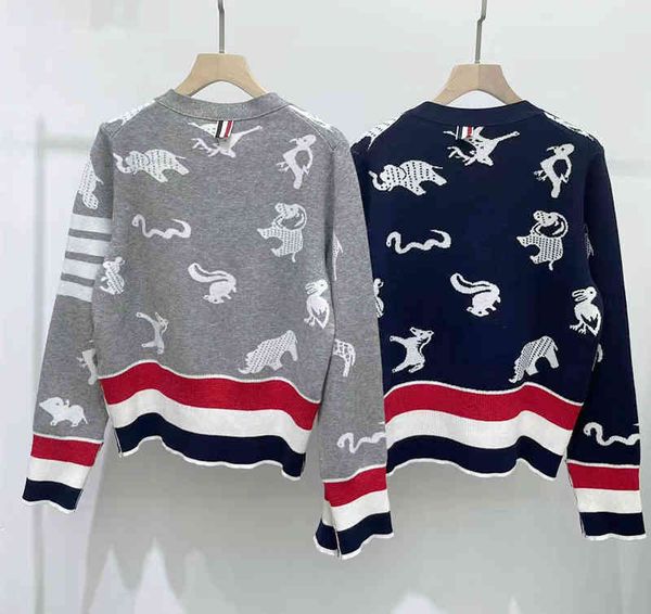 design high version 21 autumn winter new tb british v-neck contrast stripe loose and versatile animal jacquard long sleeve sweater women, White
design high version 21 autumn winter new tb british v-neck contrast stripe loose and versatile animal jacquard long sleeve sweater women, White