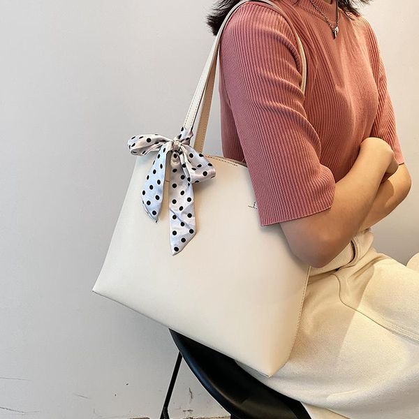 original brand bag 2021 fashion all-match shoulder large-capacity female high-end western style tote cross body
original brand bag 2021 fashion all-match shoulder large-capacity female high-end western style tote cross body