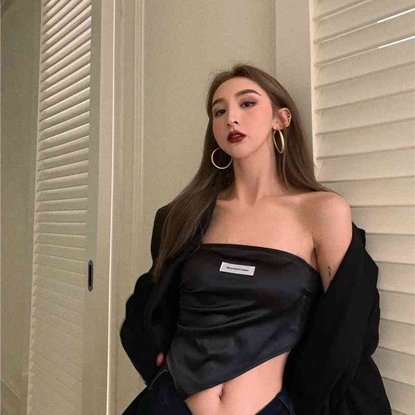 girl vest suit with irregular bra inside and elastic triangle scarf on the outside, Black;white
girl vest suit with irregular bra inside and elastic triangle scarf on the outside, Black;white