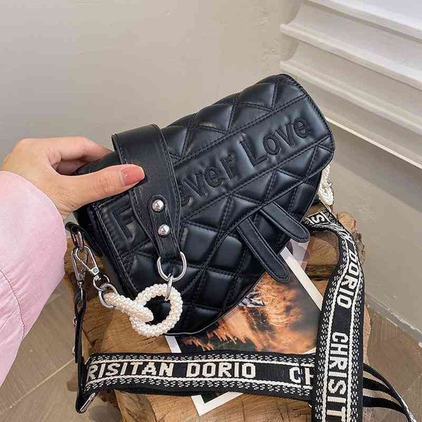 2022 latest handbag factory store on same lingge saddle autumn pearl chain wide shoulder belt messenger female
2022 latest handbag factory store on same lingge saddle autumn pearl chain wide shoulder belt messenger female
