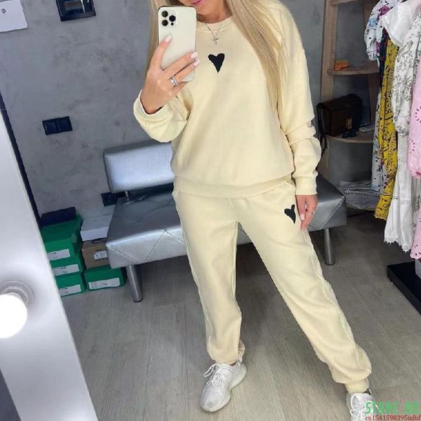 yoga outfit casual women heart print two piece set long sleeve sweatshirt and pant suit fashion solid fleece female tracksuit
yoga outfit casual women heart print two piece set long sleeve sweatshirt and pant suit fashion solid fleece female tracksuit
