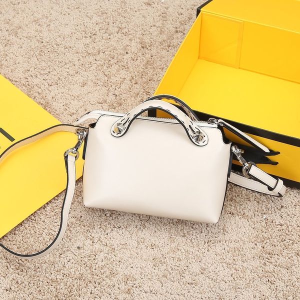 2021 new trend exquisite bucket bag advanced sense portable fashion popular leisure one shoulder versatile diagonal span bag luxurysysj
2021 new trend exquisite bucket bag advanced sense portable fashion popular leisure one shoulder versatile diagonal span bag luxurysysj