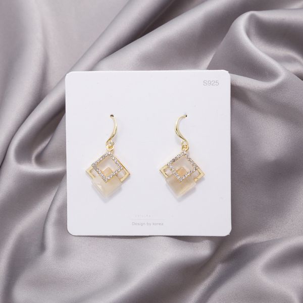 925 silver needle simple ear hook diamond advanced design fashion earrings with diamond cat's eye earrings
925 silver needle simple ear hook diamond advanced design fashion earrings with diamond cat's eye earrings
