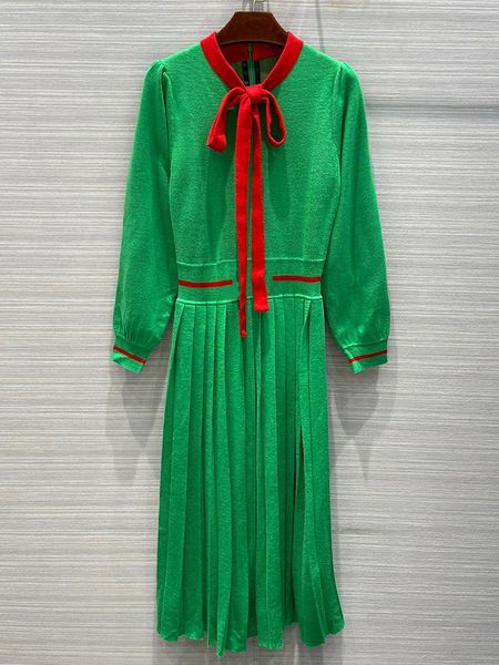 casual dresses vintage green contrast red knit midi press fold dress women tie collar embroidery letter pleated skirt lady 2021, Black;gray
casual dresses vintage green contrast red knit midi press fold dress women tie collar embroidery letter pleated skirt lady 2021, Black;gray