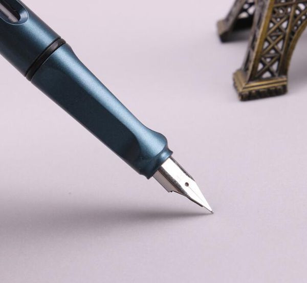 1pcs student fountain pen standard classic office matte black green gun nib gift pens
1pcs student fountain pen standard classic office matte black green gun nib gift pens