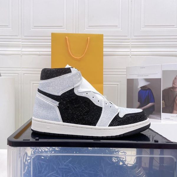 2022 og full diamond jumpman 1 1s hook sneaker casual shoe man woman crystal mens basketball shoes women high element rhinestone 1top, Black
2022 og full diamond jumpman 1 1s hook sneaker casual shoe man woman crystal mens basketball shoes women high element rhinestone 1top, Black